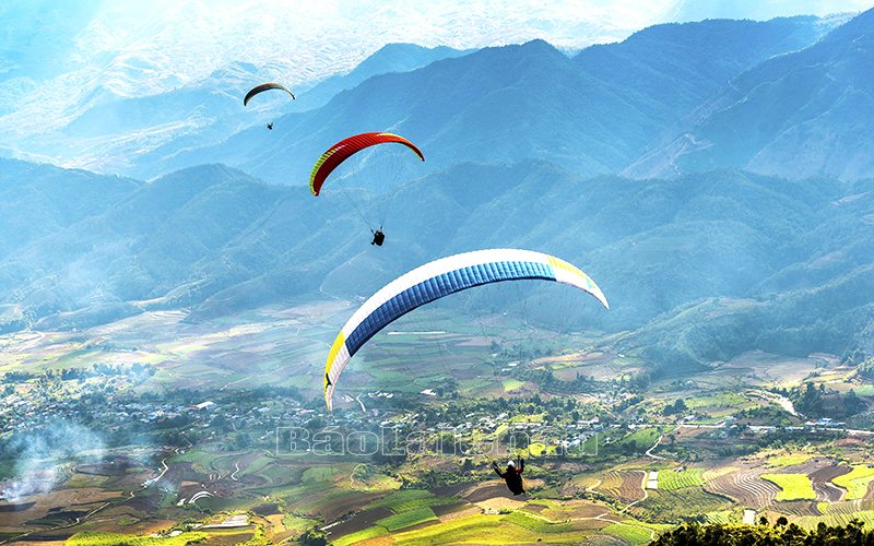 Huyện Tam Đường thường xuyên là nơi tổ chức các màn tranh tài Festival Dù lượn trong nước và quốc tế.